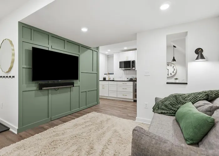 Apartment Modern Private In Greenfield, Own Entry