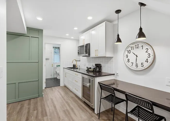 Apartment Modern Private In Greenfield, Own Entry