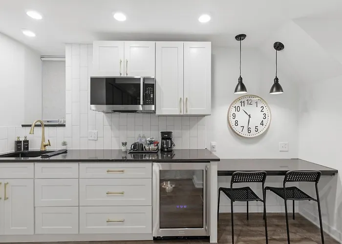 Modern Private In Greenfield, Own Entry Pittsburgh